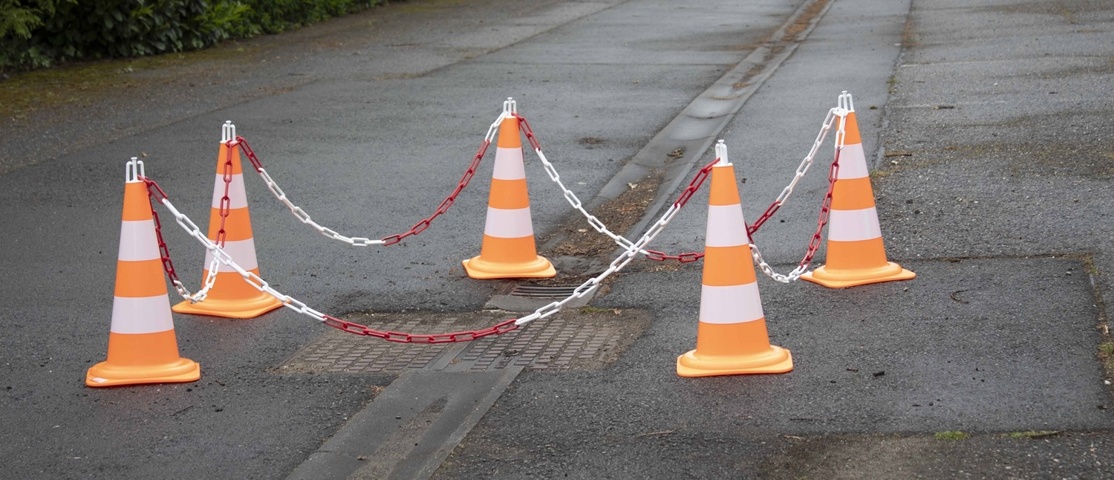 Zone protégée par des cônes de travaux